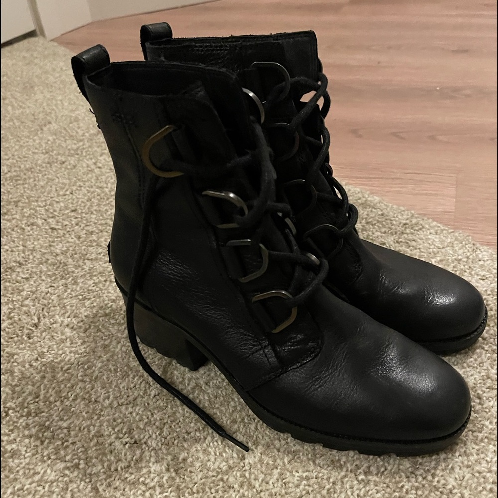 Womens Sorel black leather waterproof boots excellent condition size 7.5
